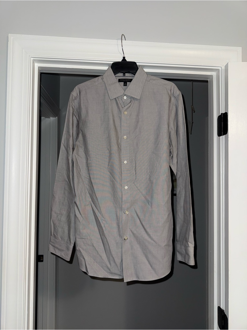Banana Republic Men's Light Gray Button-Up Dress Shirt